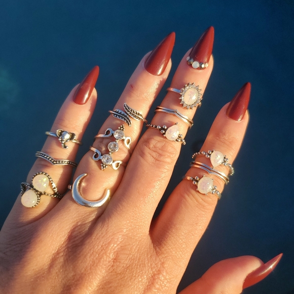 2/$20🌼 Princess Opal Midi Ring Set NWOT - Picture 3 of 5